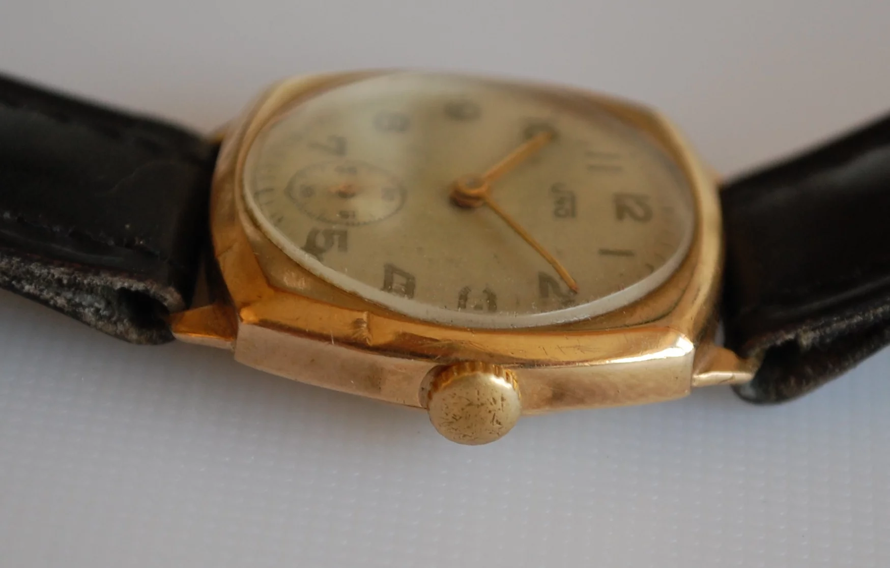 SOLD 1953 1957 Uno 15 jewel men's gold watch - Image 9