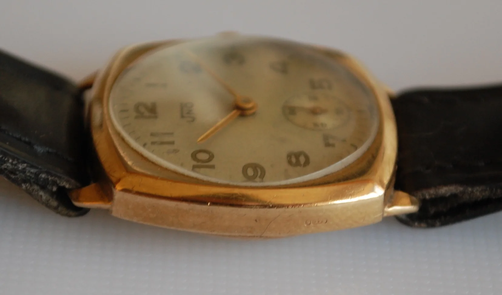 SOLD 1953 1957 Uno 15 jewel men's gold watch - Image 10