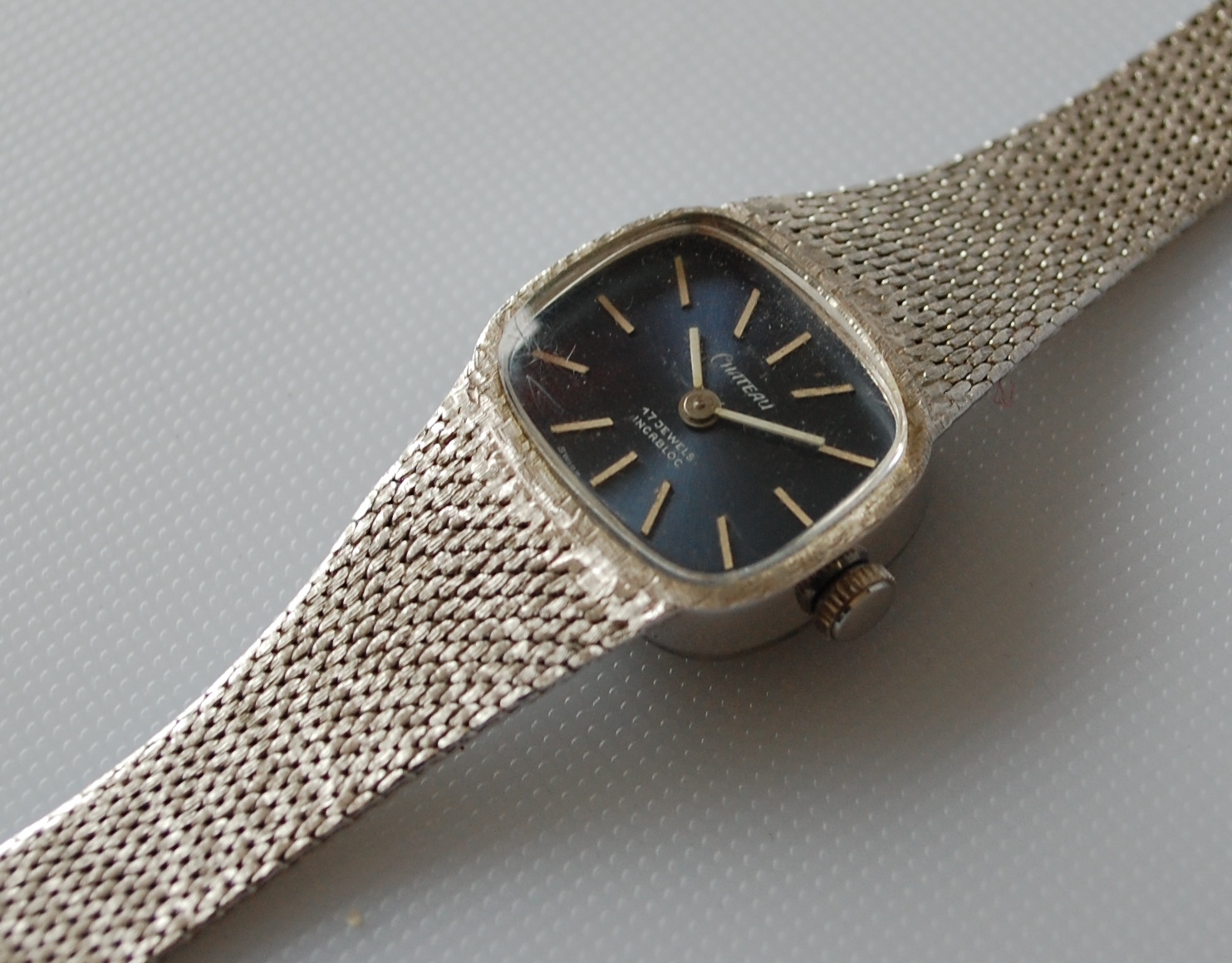 SOLD c1976 Chateau ladies bracelet watch - Image 5