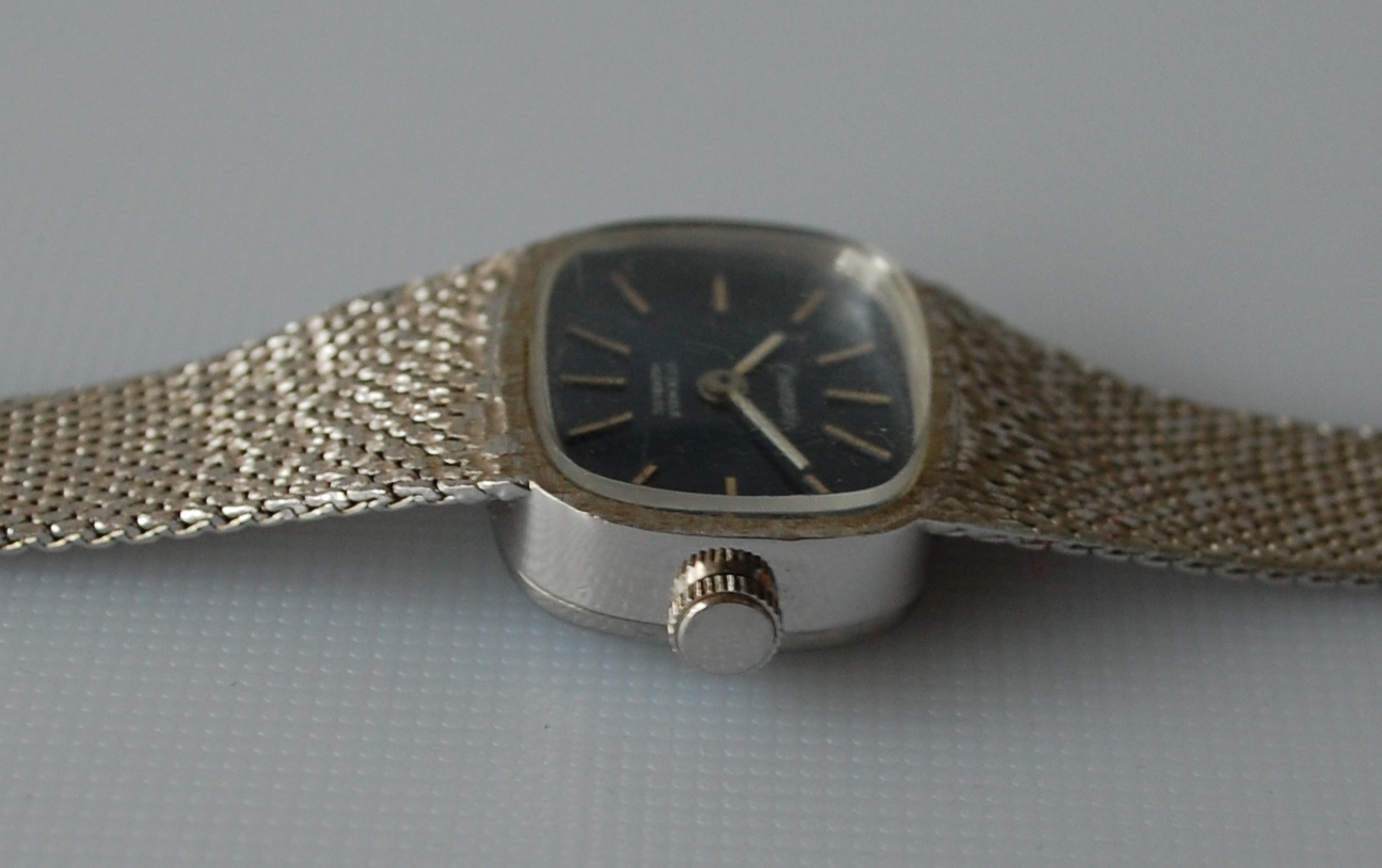 SOLD c1976 Chateau ladies bracelet watch - Image 8