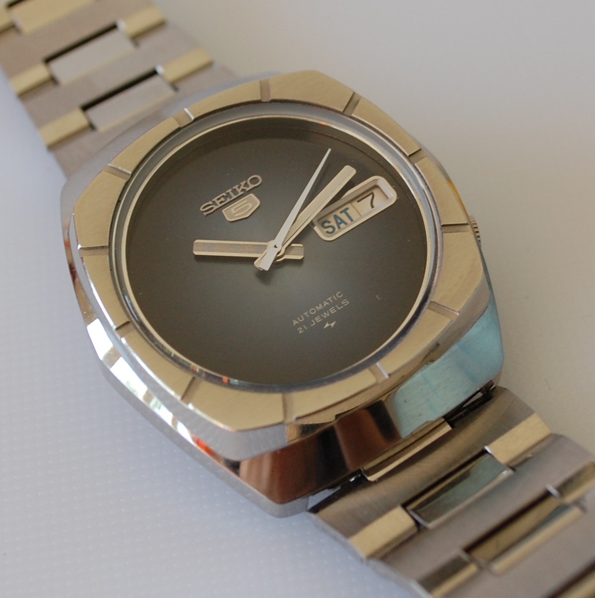 SOLD 1975 Seiko 5 Big Bezel - Birth Year Watches
