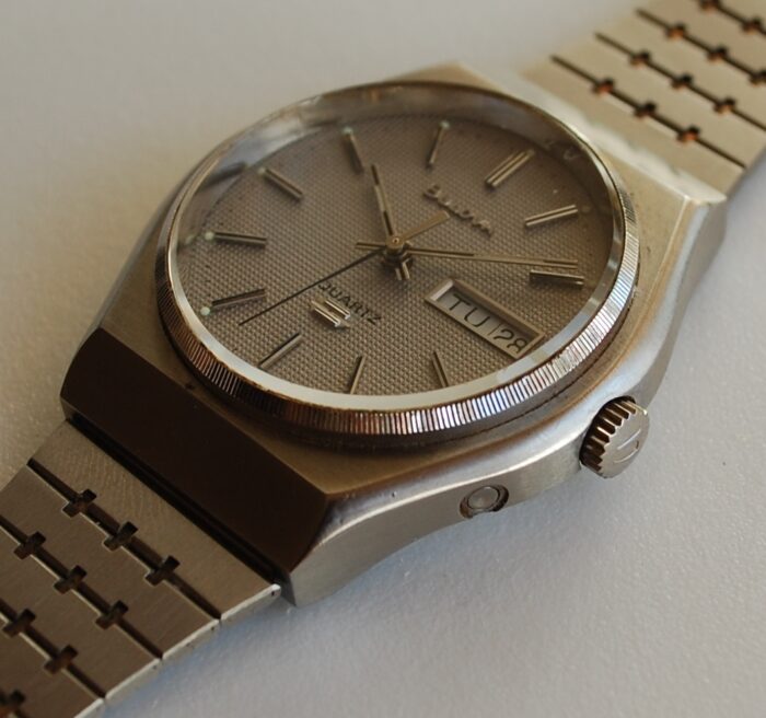 SOLD 1978 Bulova men's quartz watch with bracelet