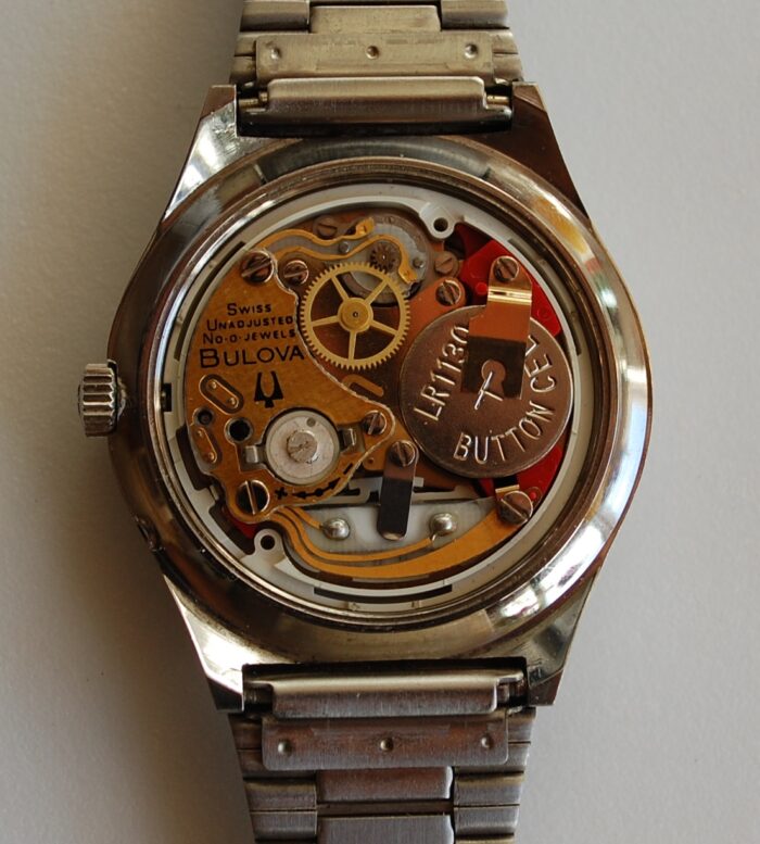 SOLD 1978 Bulova men's quartz watch with bracelet - Image 8