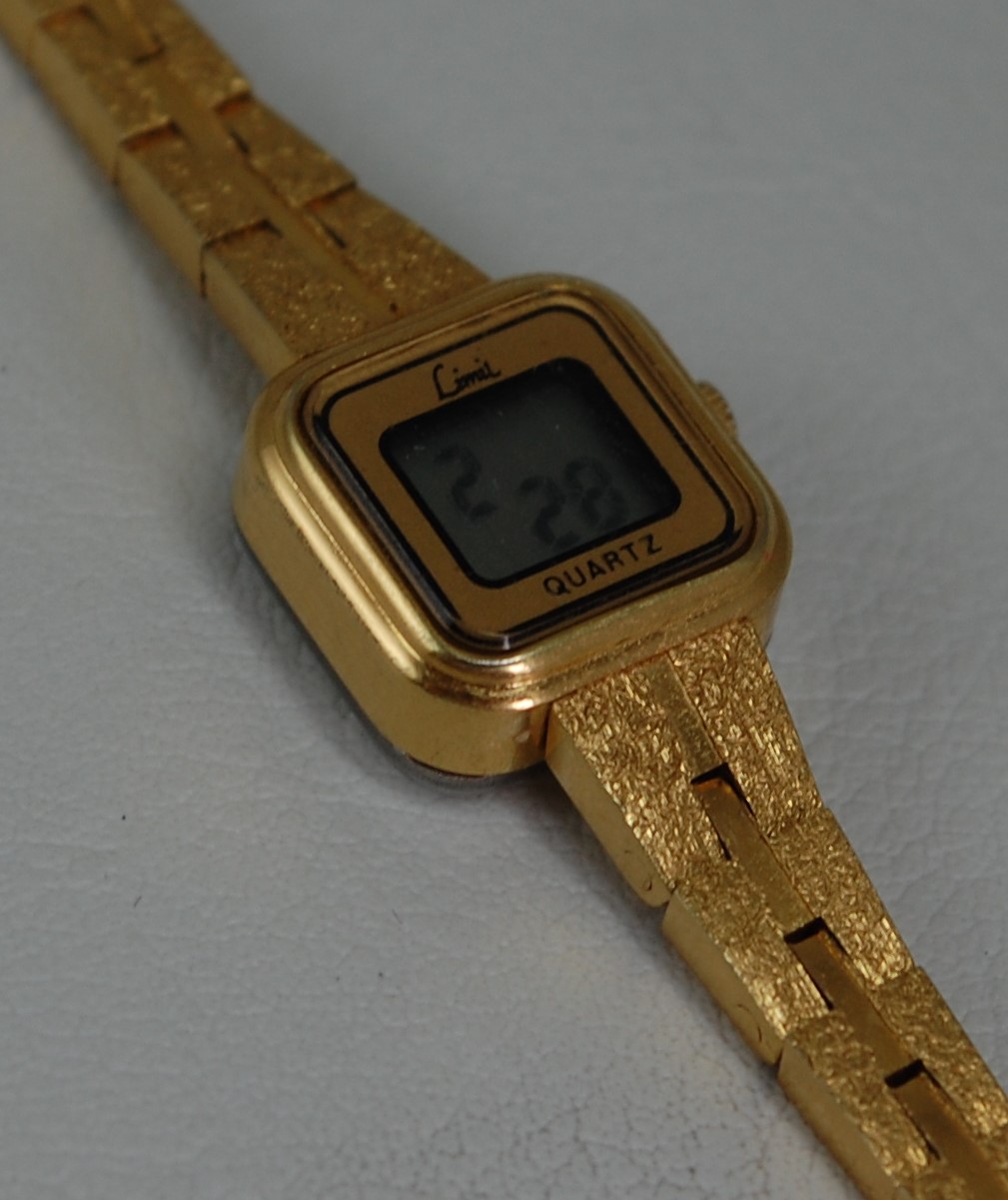 SOLD c1985 Limit LCD Quartz with box and papers - Image 4