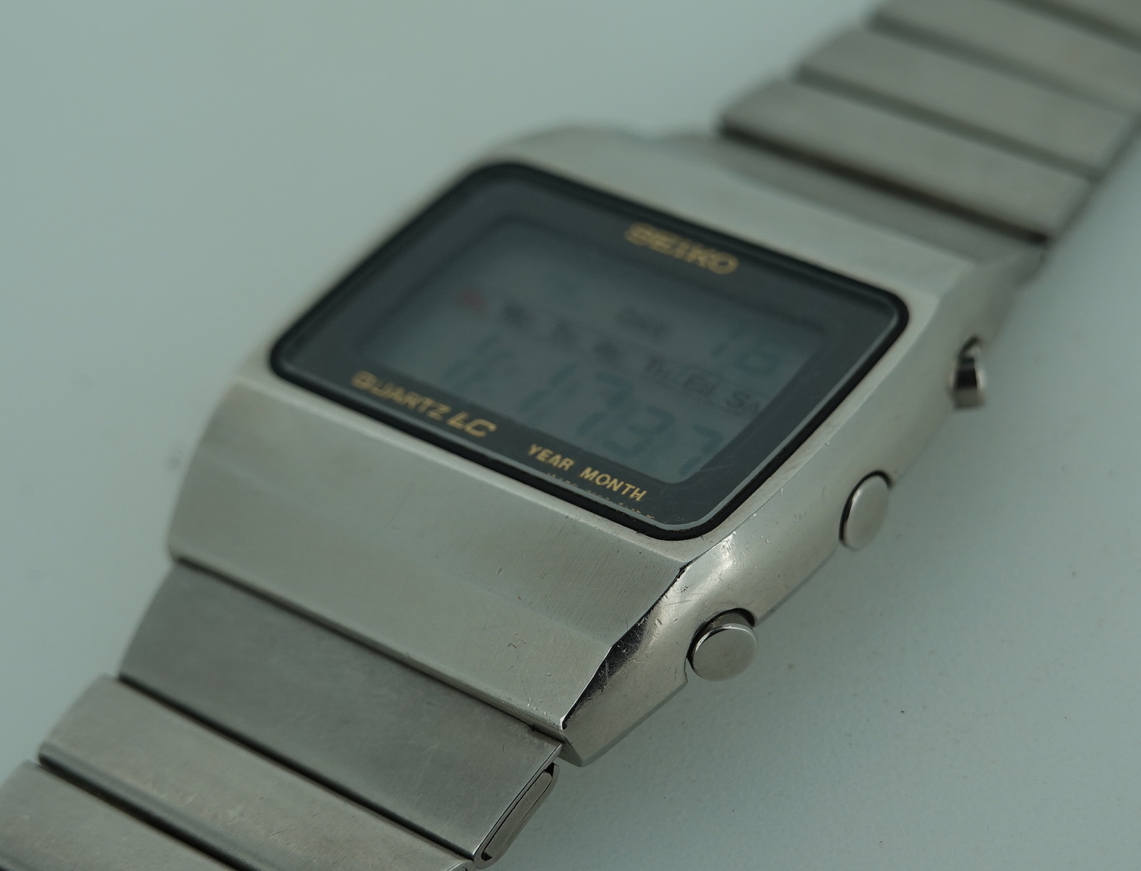 1977 Seiko LCD Digital M154-4019 with box - Birth Year Watches