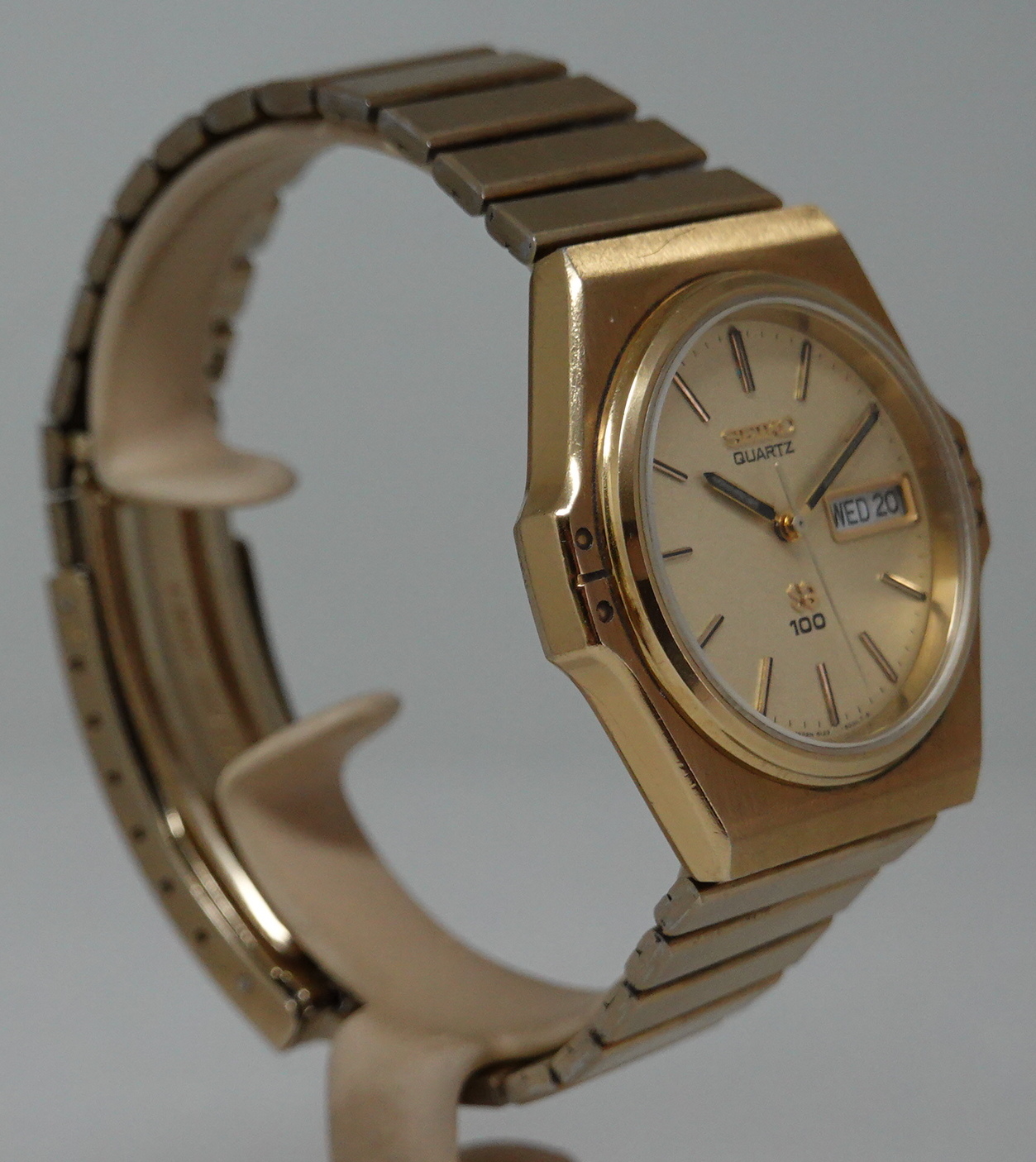 1982 Seiko SQ 'Nautilus' 8123-6000 - Birth Year Watches
