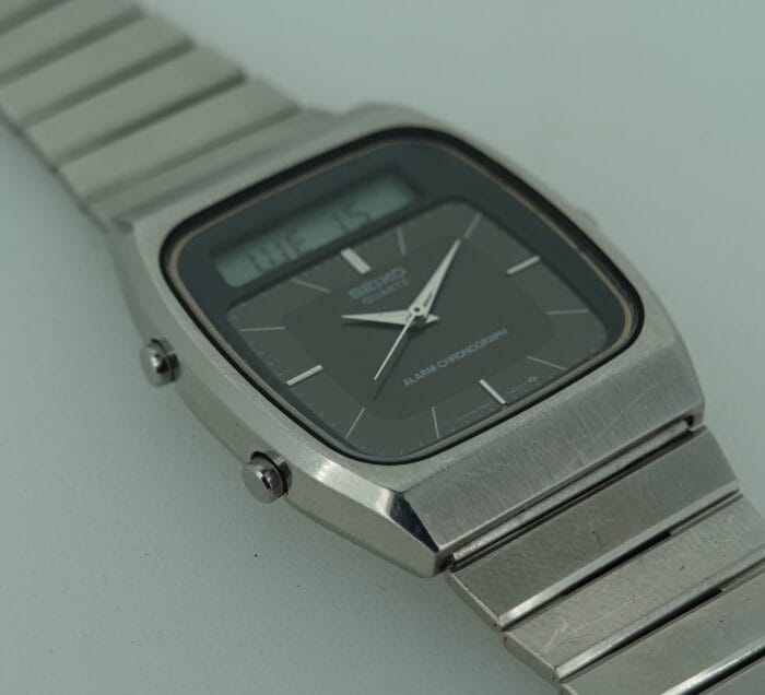 SOLD 1984 Seiko Analogue Digital H557-532A - Image 9