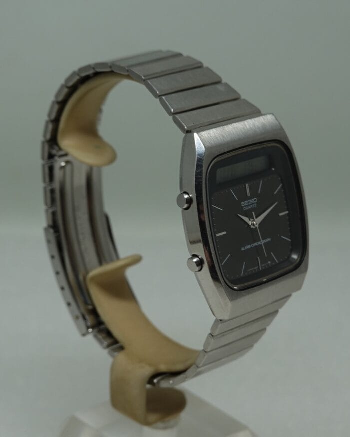 SOLD 1984 Seiko Analogue Digital H557-532A - Image 2