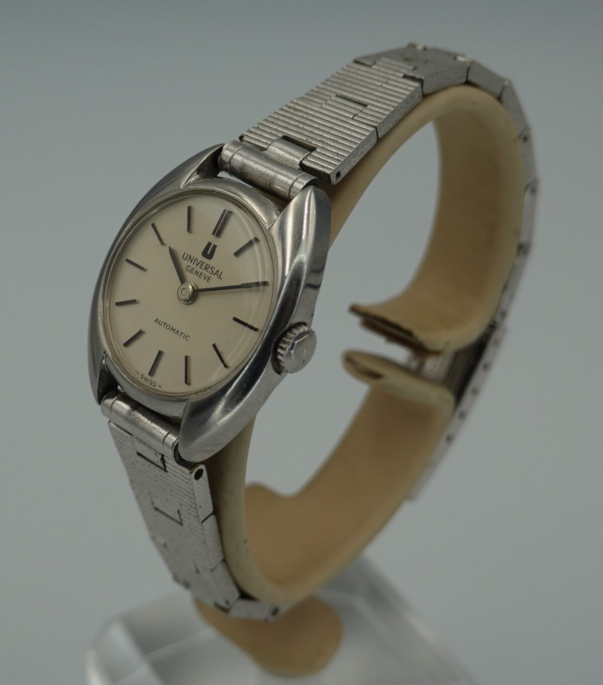 c1972 Ladies Universal Geneve Automatic - Birth Year Watches