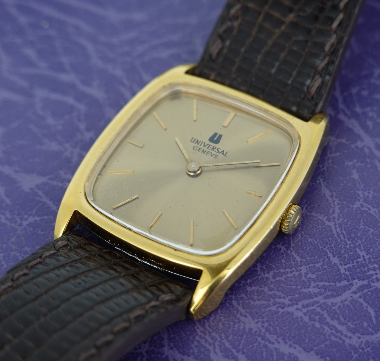 c1975 Universal Geneve Tank - Image 8