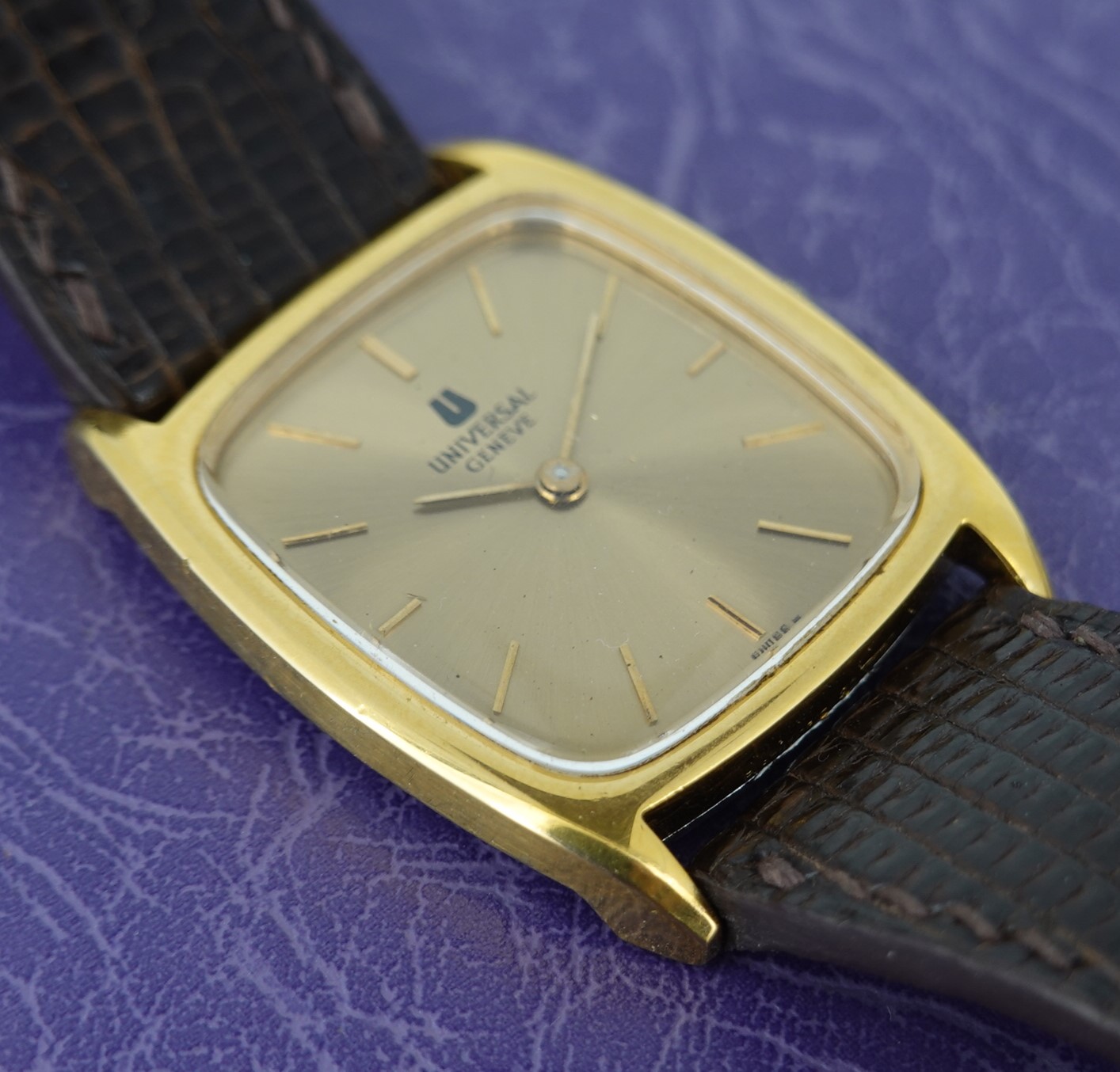 c1975 Universal Geneve Tank - Image 9